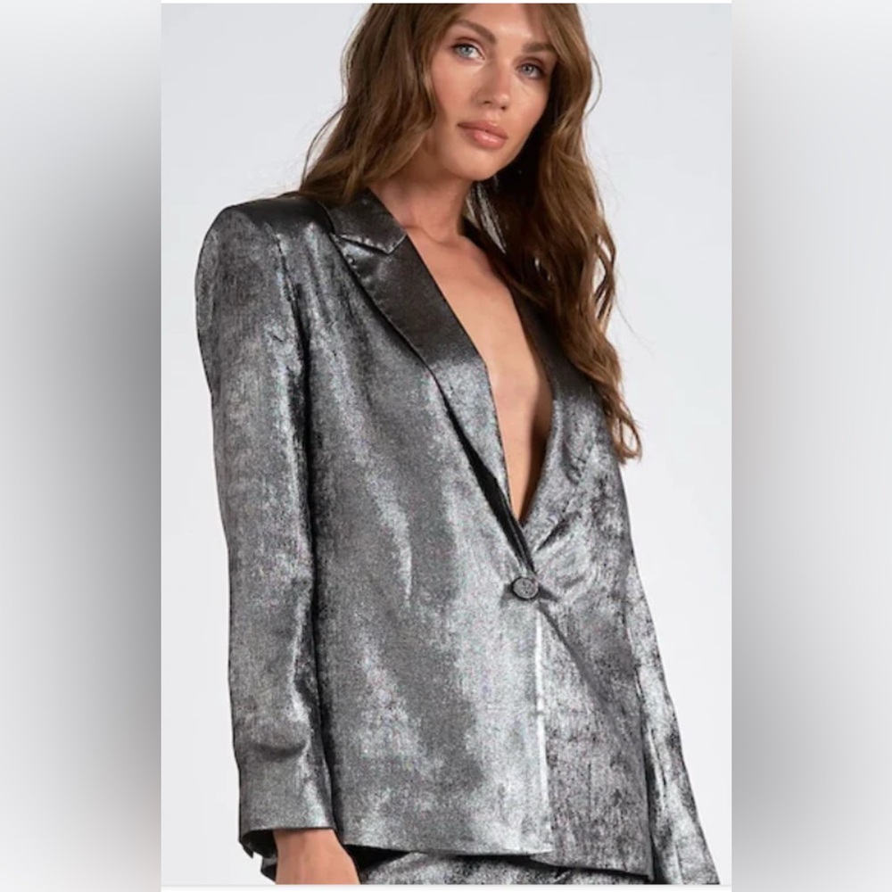 🩶NWT size XL ELAN Silver metallic blazer🫶Versatile and can be worn anywhere.